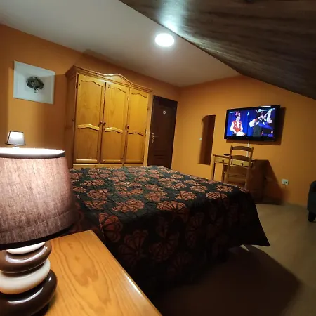 Hostal-restaurante Paris 3*